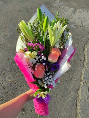 Ramo extendido de mix de flores de estación