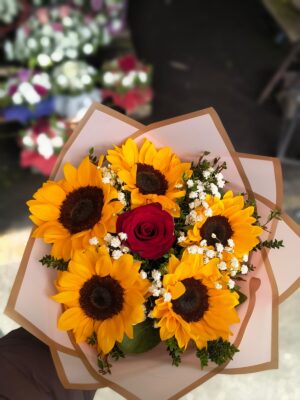 Reina entre Girasoles